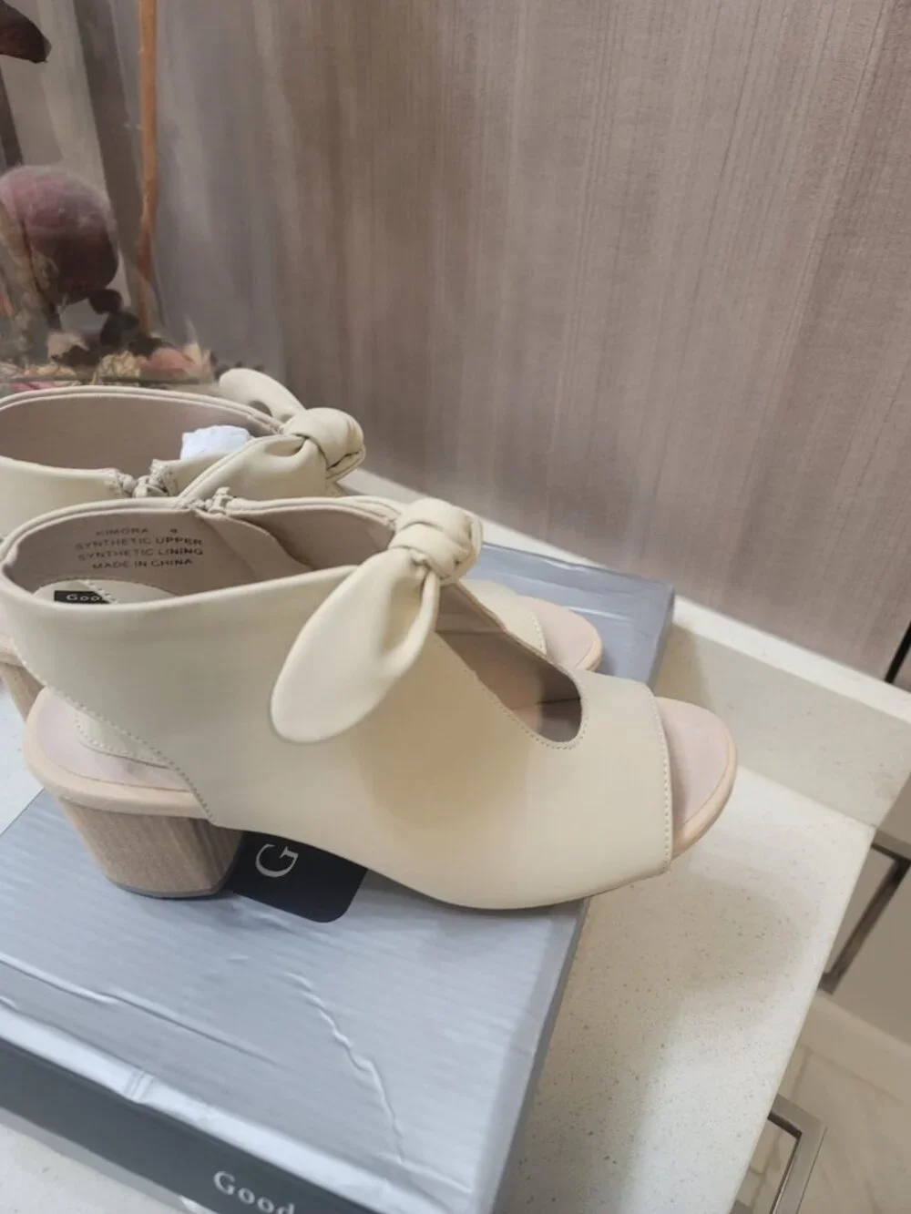 Good Choice Kimora Womens Faux Leather Bow Pumps Peep-Toe Heels Shoes 9 Beige